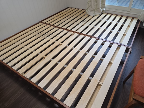 わが家の寝室。ダブルベッドを2つ並べた「ダブル-ダブルベッド仕様」