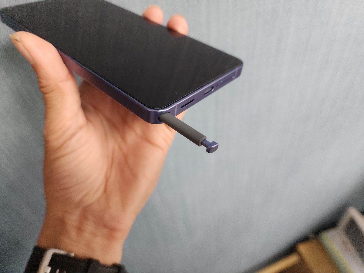 本体からSペンを引き出したところ